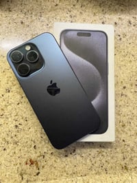 ايفون 15 برو بطارية 85   ذاكرة ٢٥٦  نموذج M   ملحقاتة كارتونة فقط جهاز...