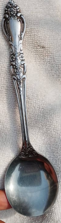 ملعقة فضة • أواني سفرة