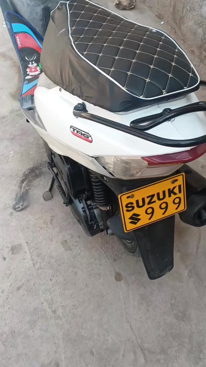 دراجه ماكس قجمه حلواه ونضيفه وكامله من كلشي لياخذه مايذب عليه ربع جهزه من طول الطول  عنوان بصره شقق الفاو الصمعي غرب جامع امير المؤمنين  سعر 700الف وبيهه مجال  نضافه فول


**إذا كنت صاحب هذا الإعلان وتريد حذفه لأي سبب، رجاءا أرسل رسالة إلى الدعم الفني**