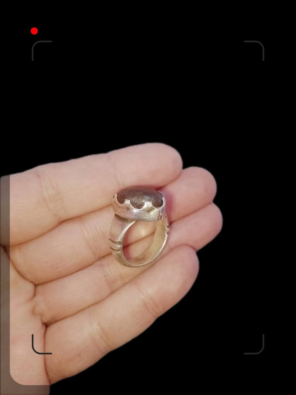 حجر سليماني احمر دهن ودبس ملاكط وقديم مصور رباني وجه بنيه كامل شعرها وجهها واضح سعره وتفاصيله خاص وهبهاب صياغه فضه عراقيه ثكيله مع عقيق شرف الشمس يماني فضه عراقيه ثكيله يوجد توصيل جميع المحافظات


**إذا كنت صاحب هذا الإعلان وتريد حذفه لأي سبب، رجاءا أرسل رسالة إلى الدعم الفني**