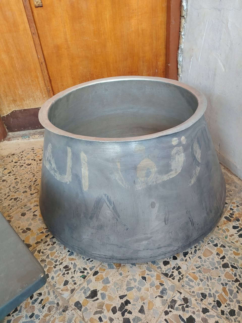السلام عليكم عندي بانيو ماء حديد للبيع وجدر قزان للبيع الاتصال على الرقم ***********
