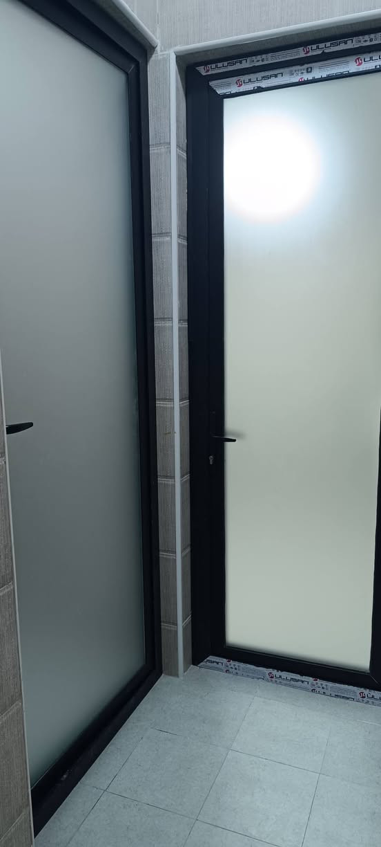 واسعد الله اوقاتكم بكل خير احبتي
***********
يتوفر دار سكن للبيع 

#المساحه لكليه 430 متر مربع 

#نوع العقار طابو زراعي عراقي 

#سند ٢٥ ول مالك عراقي تتكاتب ويا ابوالطابو مباشرتا

#يتكون من غرف نوم عدد 2
#استقبال 
#صاله
#مطبخ 
 #مجمع صحيات داخليه وخارجيه 
#كراج وحديقه مرتبه 🌹

#البيت كامل من جميع الملحقاته 
بناء جديد 2025

#العنوان البصرة قضاء ابي الخصيب  العوجه 
#منطقة روعه جميع الخدمات ماي كهرباء شارع 10 متر 
#السعر  180وبي مجال

للاستفسار لاتصال ***********
