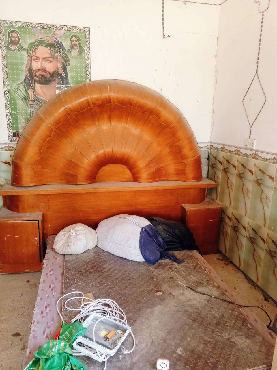 السلام عليكم غرفه نص عمر للبيع الاتصال على الرقم ***********
