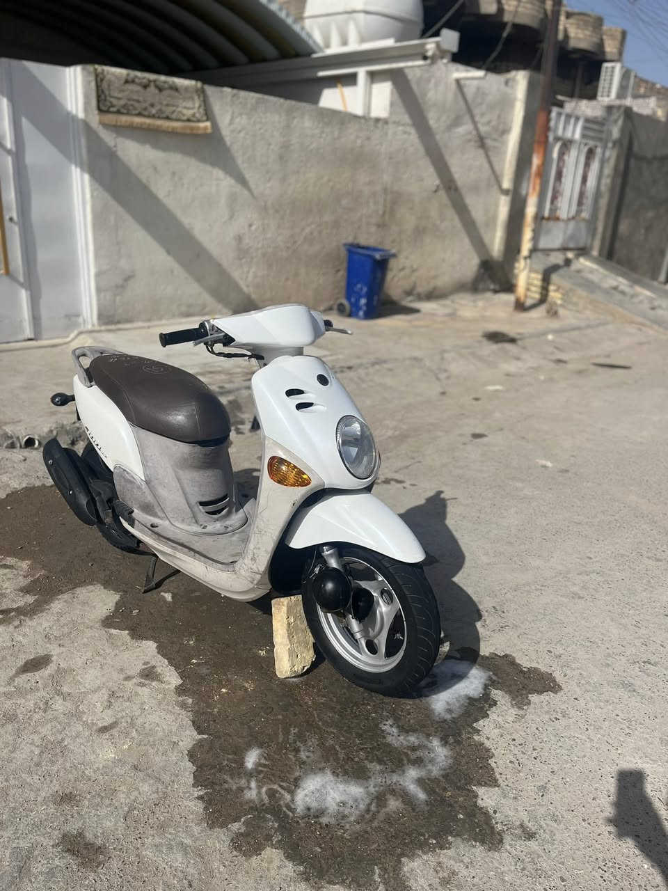 سلام عليكم : دراجه فله للبيع:مديل 2010 :كفاله عمامه بلاديه من الطول لطول مامفتوح بيه برغي جيب وياك اي مصلح صارله شهرين من طالعه من الوكيل أوراق كامله لو ابيضّ كلشي بيه كامل السعر مليون و250 وبيه مجال بسيط متواجد بس واتساب فقط *********** مارد على اي اتصال
