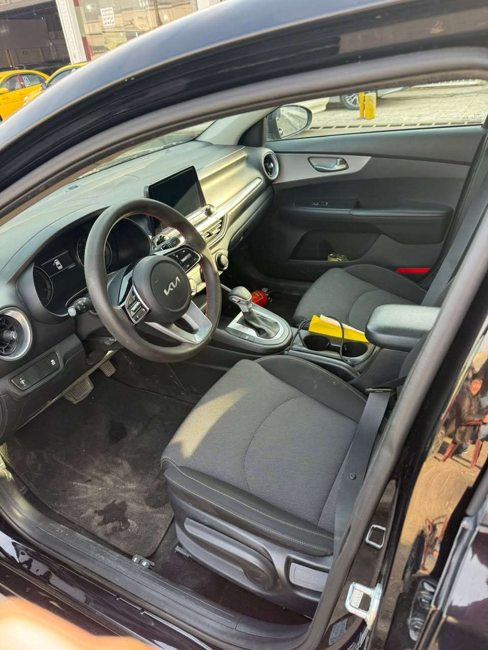 سلام عليكم كيا فورتي ٢٠٢٢ سياره ضررها جاملخ فقط موصفات سياره نص فول  لاستفسار  ***********

