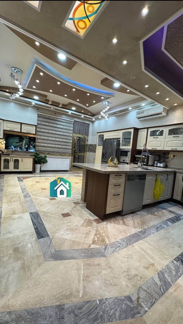 دار للبيع حديث سنة ألبناء 2023
مساحه 320 م واجهه 10.75 م نزال 30 م 

يحتوي على 5 نوم . صالة . مطبخ . حار بارد . خدمات عدد 5
يحتوي ايضاً على غرف ماستر مناور عدد 2 . كراج . حديقه بناء درجه أولي 

في شارع فلسطين شارع نافذ واسع 
موقع . المكتب شارع فلسطين تقاطع الصخره قرب مختبرات النخبة اللاستفسار الاتصال ***********✨***********

نستقبل كافة العروض السكنية والتجارية 🏢🏠

#بيع #شراء #لاارضي #ايجار #تعقيب #معملات #مقاولات
