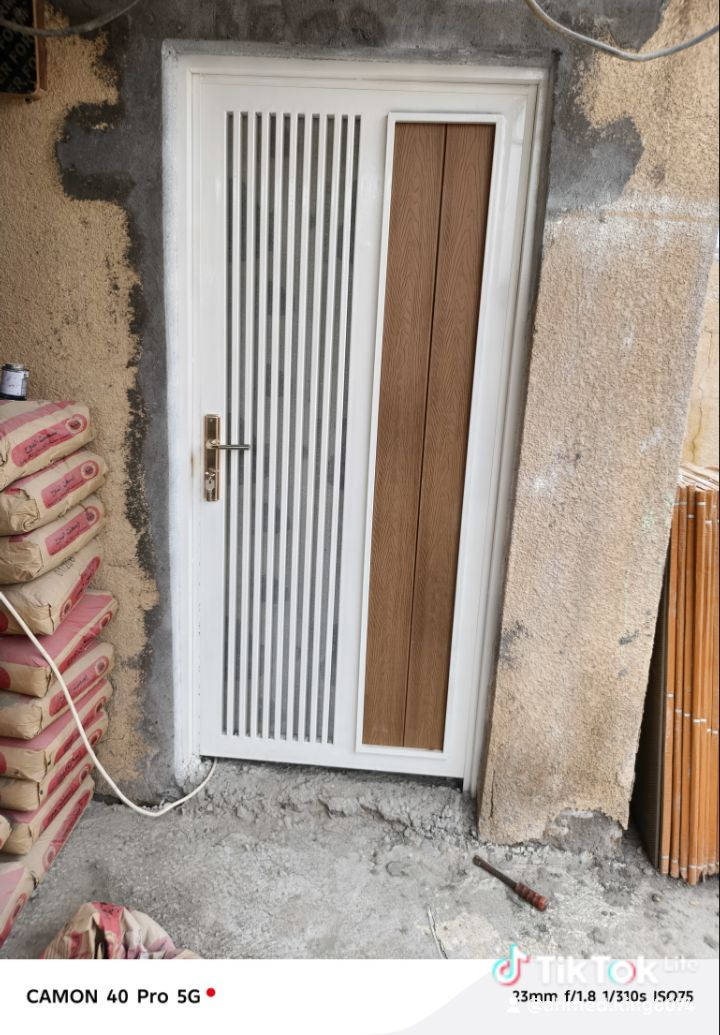 معمل احمد الحداد كافت انواع الحديد واحدث التصاميم ابواب وشبابيك وسقاف وبسعار مناسبه العنوان تقاطع الصياغ يمكنكم التواصل عل وتساب ***********/***********
