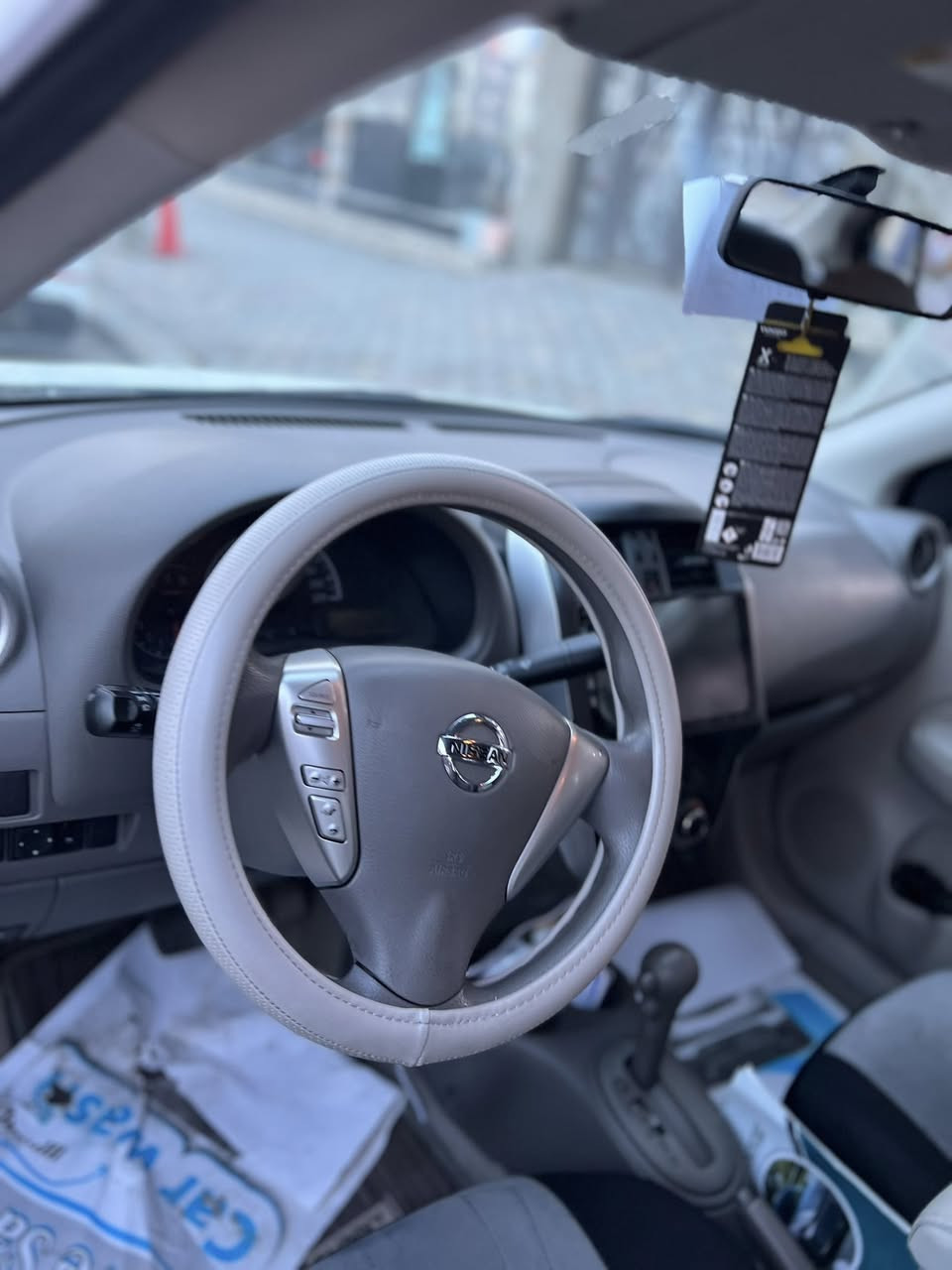 نيسان صني 2019
مكفول ام بليته الزركه المرغوبه هندي 
معروفه مواصفاتها 
سياره جديده لوك بيها بارد بسيط جدا
رقم وهزه وفحص غير نافذ تحويل ثاني يوم  
السعر 110 وبيها مجال بسيط 
الانبار الرمادي 
***********

