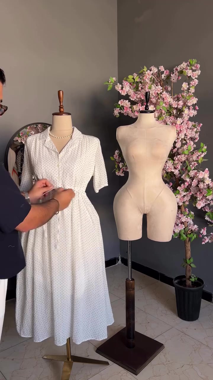 Topa-modern femme 💛 اقروا الكابشن 
علق بكلمة ( سعر) توصلك كل تفاصيل 
-
فستان انيق متوفر بالونين ✨
-
القياسات فري سايز 
-
جيوب جانبيه ومبطن ✨
-
طول 120 سم
-
للحجز خاص او***********
-
توصيل بغداد محافظات 5 الاف
