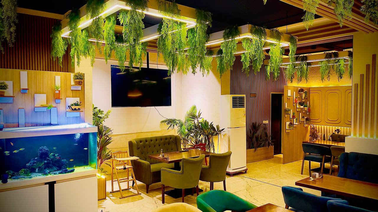 كالعادة بعد الوعود الجميلة
🔹 أولاً: مطعم سياحي متكامل للبيع
 • مطعم وسناكات ودايت
 • قسم بارستا متكامل
 • قسم أراكيل
 • معدات كاملة وجاهز للعمل فوراً
 •المطعم يحتاج اعلانات ومشاهير لان ممعروف 

📍 الموقع: الدورة – جمعية خير الله مقابل المستوصف الصحي، البناية المقابلة، الطابق الثاني
💰 السعر: 4 شدّات ونص (قابل للتفاوض)

⸻

🔹 ثانياً: قاعة ألعاب أطفال للبيع
 • قاعة ألعاب متكاملة
 • شغّالة وخيرها من الله
 • مناسبة للاستثمار العائلي

💰 السعر: 3 شدّات ونص (قابل للتفاوض)

⸻

📌 إمكانية البيع منفصل أو معاً
📞 للاستفسار الجدي فقط – خاص / واتساب ***********
