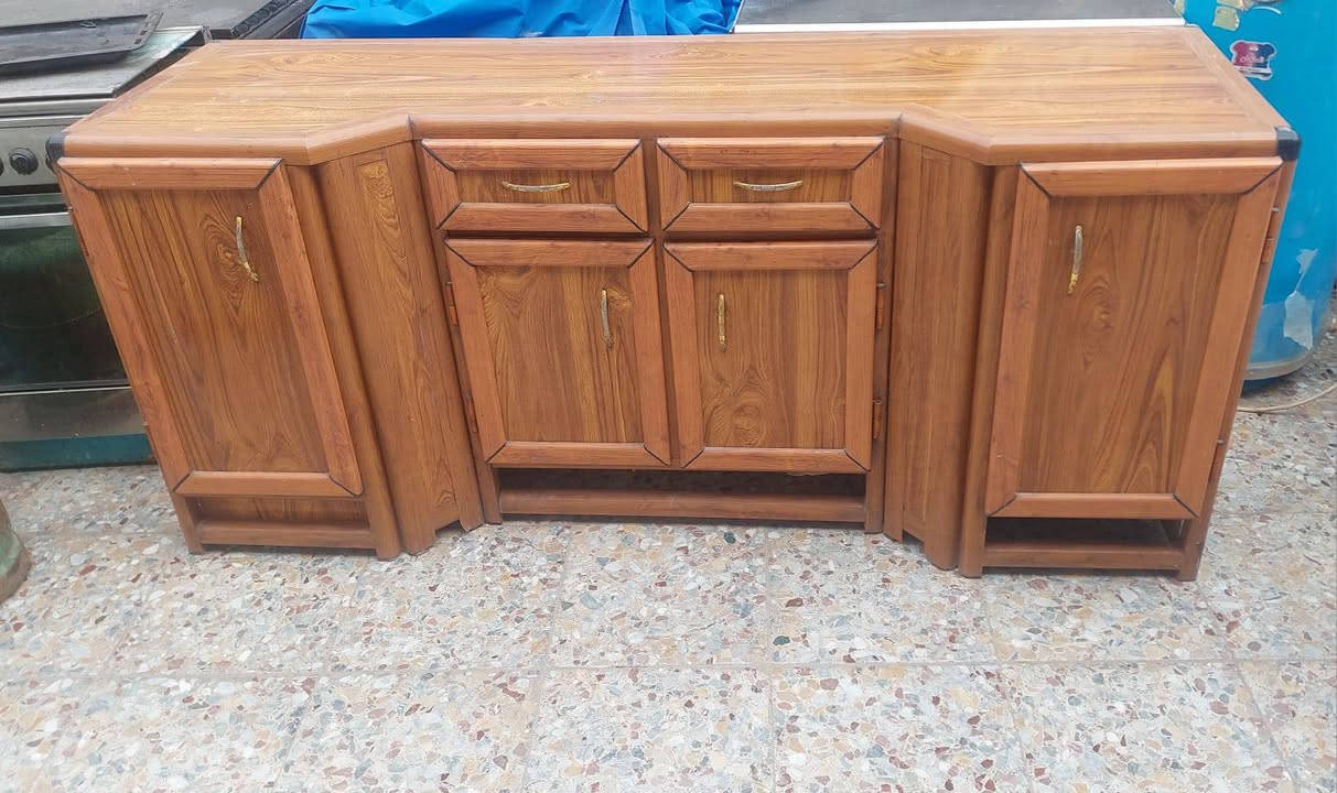 سنك مرمر متر ونص مع ملحق متر السعر 135
گاونتر طرح المنيوم سعودي مترتين السعر 110
سنك مرمر متر ونص السعر 85
گشر مجمده متر السعر30
***********
***********
