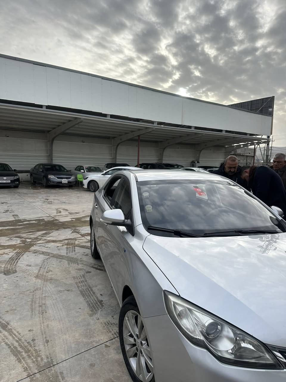 السلام عليكم 
سياره عارضها للبيع MG 360 2019  
سياره مكفوله كفاله عامة .. مكان بغداد 
 بيها شخط ب الباب الوراه موضوح يمكم ب صورة 
اذا تفيدك اتصل ***********
