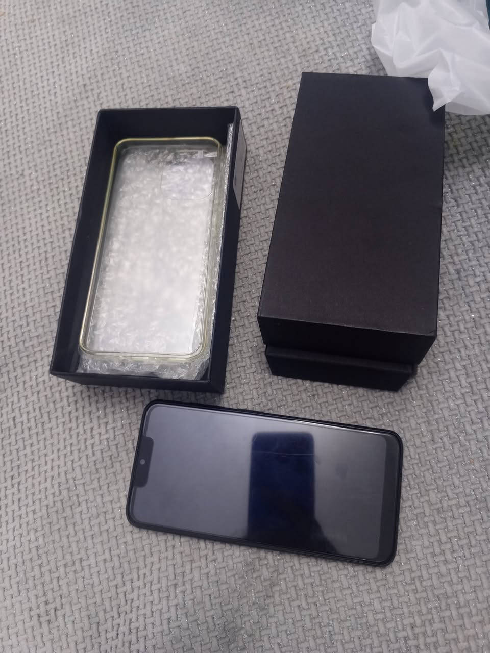 ايفون كوبي ذاكرته ٢٥٦ 
بطاريته يمكن عاطله مديشحن 
٢٥ مع التوصيل


**إذا كنت صاحب هذا الإعلان وتريد حذفه لأي سبب، رجاءا أرسل رسالة إلى الدعم الفني**