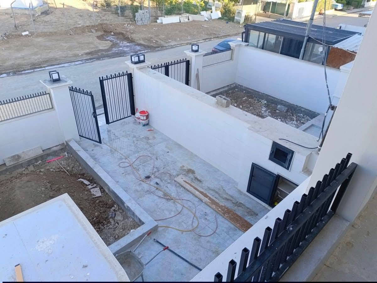 بيتين للبيع في اشتي ستي 1 
قرب سايدين لاوان  
مقابل_حديقة#
مساحة كل بيت   125 متر + حديقة داخلية
يتكون من :- طابقين طابو صرف 
الطابق الاول : استقبال + مطبخ + هول + غرفة نوم + صحيات
الطابق الثاني : 3 غرف نوم ( غرفة سويت )  + هول  
 
************************************
خانوو  فلات بۆ فرۆشتن له ئاشتى ستى 1 
#پێش_حەدیقە   
رووبەری هەر خانوویەک ١٢٥ مەتر + باخچە
پێکهاتووە لە :- دوو نھۆم
نھۆمی یەکەم  : ژووری ميوان + مطبخ + ھۆل + 1 ژووری نوستن + حمام و ئاودەست 
نھۆمی دووەم : 3 ژووری نوستن ( دانەیەکی سویتە )  + ھۆل 

***********************************
للاستفسار والمزيد من المعلومات اتصل على هذه الارقام
 - فايبر - واتساب
***********
