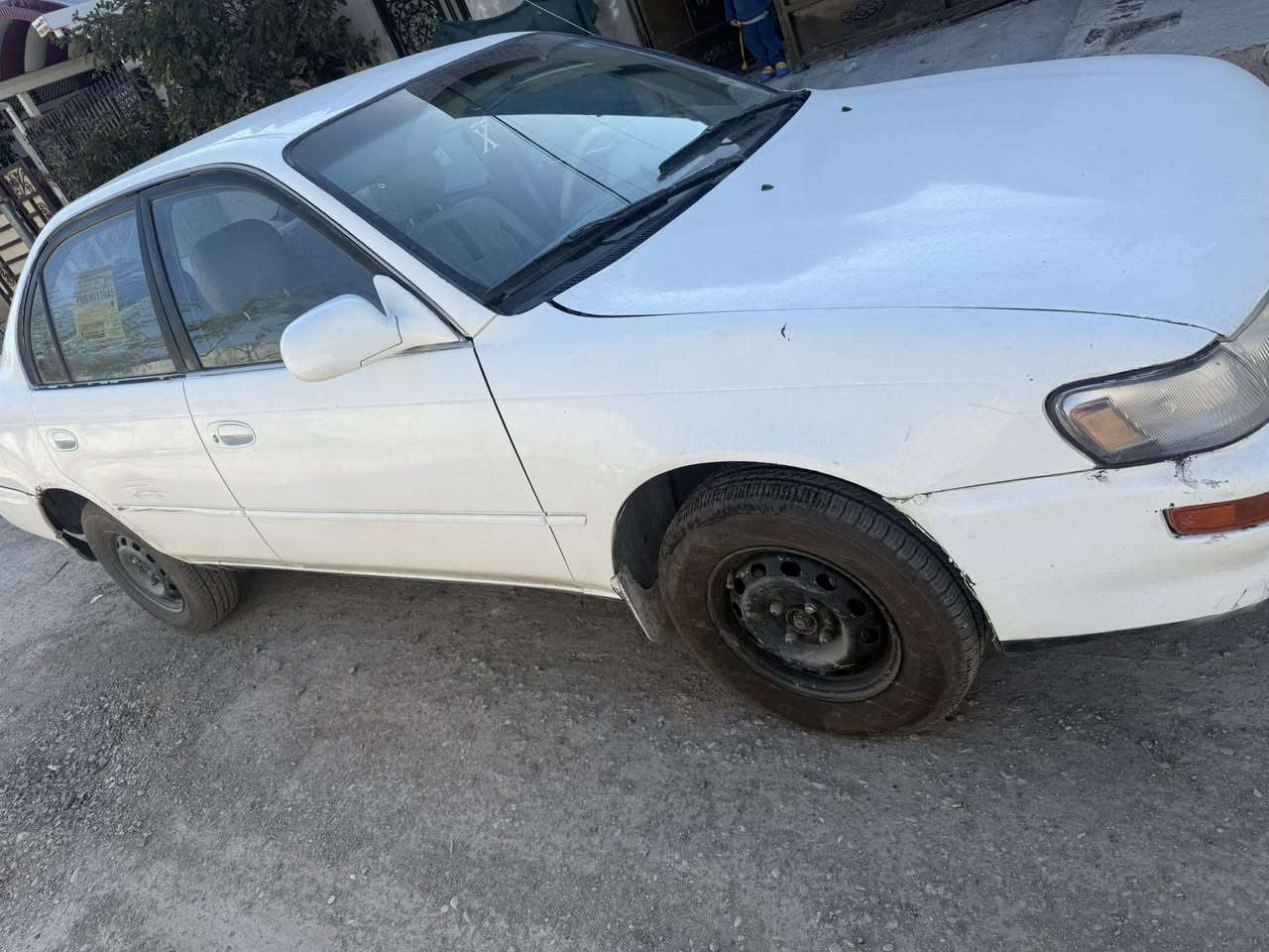 السلام عليكم ورحمة الله وبركاته
كورلا موديل ٩٦ بلادي مو محور للبيع 
السيارة مصبوغة حزام ابيعلك عام باسمي شرط التحويل رقم دولي 
كير ومحرك خير من الله موقع السيارة كركوك حي الواسطي 
وشوف العين يبري الذمة 
السعر ٥٣ ورقة وبي مجال بسيط حك الجية 
***********
***********
