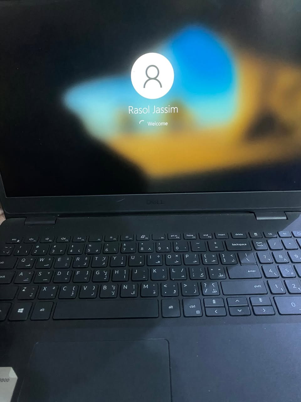لسلام عليكم 
لابتوب للبيع DELL سلم 
نظافة 95‎%‎ غير داخل تصليح استعمال قليل

* المعالج:
    Intel Core i7-1165G7 الجيل 11
    سرعة 2.80GHz وتصل أعلى بالتيربو تقريباً إلى 4.7GHz
* الرام:
    8GB DDR4 بسرعة 3200MHz
* كرت الشاشة:
    NVIDIA GeForce MX330 بحجم 2GB
    * كرت مدمج Intel Iris Xe Graphics
* التخزين:
    HDD سعة 1TB تقريباً (932GB usable)
* النظام:
    Windows 10 Pro 64-bit
    إصدار 22H2
* نوع الجهاز:
    Dell Vostro 3500

تقييم الأداء

* ممتاز للدراسة، الأوفيس، التصفح، البرمجة، والمونتاج الخفيف،البرامج الهندسية.
* يشغل ألعاب متوسطة مثل:
    * GTA V
    * Valorant
    * PES / FC
    * PUBG على إعدادات منخفضة إلى متوسطة.

السعر 850 للاتصال 
***********
***********
