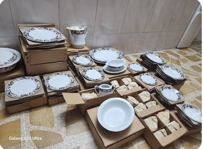 سيت أسواق مركزية قديم
١٢ عميق صغير 
قوري مصب شكردان
سوب دان 
١٢ كوب 
١٢ طبق كوب 
١٢ شطح كبير 
جدر 
١١ عميق 
١٢ شطح صغير 
كاسة كبيرة

السعر ……… ع خاص  
***********
