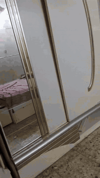 غرفه تركية مشتريها بمليون ونص نبيعها ب150 الشراي كون اليوم يجي يشيلها ...