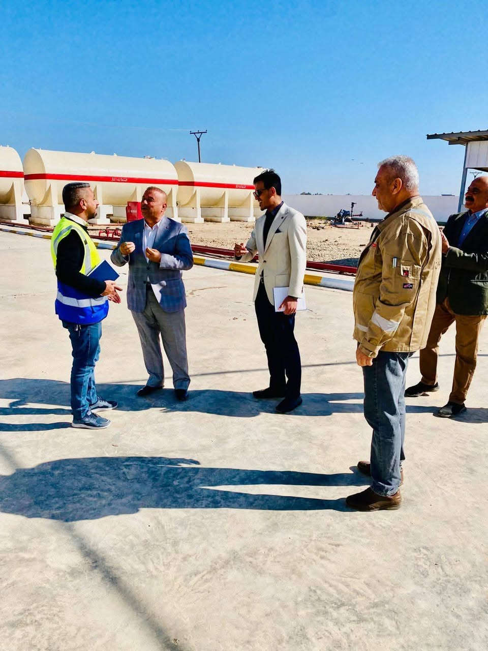 تم اطلاق مادة الغاز السائل (LPG) بنجاح تام بعد اكمال كافة المتطلبات الخاصة بتركيب المنظومة  (شركــــة عين الغاز ) من قبل كوادر شركتنا الى معمل غاز الرسول الاهلي بعد توقف دام ٦ سنوات  - محافظة الكوت  قضاء النعمانية  وفق احدث المواصفات الفنية ومعايير السلامة المعتمدة عالمياً بأشراف مباشر من قبل كوادر  الشركة العامة لتعبئة وخدمات الغاز 
للإستفسار أكثر مراسلتنا او الاتصال على :
 *********** 
او زيارة موقعنا الكائن في:
بغداد/ التاجي /مدخل شركة تعبئة الغاز 
أثناء التشغيل التجريبي لمنظومة معمل غاز  الرسول الاهلي 
أعمالنا المنجزة تجهيز تنصيب اشراف عين الغاز للخدمات الغازية  

تم التشغيل التجريبي لمعمل غاز الرسول الأهلي في قضاء النعمانية بعد توقف دام اكثر من 6 سنوات حيث تم نقله من ناحية الدبوني الى موقعه الجديد في النعمانية ، وتم التشغيل التجريبي بحضور لجنة من الشركة العامة لتعبئة وخدمات الغاز/ فرع غاز واسط مكونة من شعب التجهيز والصيانة والصحة والسلامة والبيئة على ان يتم التشغيل الفعلي بعد عدة أيام لحين اكمال كافة الإجراءات  الإدارية ، ويعتبر هذا المعمل إضافة مهمة لقضاء النعمانية لعدة أسباب أهمها تلبية الزيادة الحاصلة لمنتوج غاز الطبخ خصوصا عند ادخال المعمل الوحيد في القضاء لإجراءات الصيانة السنوية  .
#وزارة_النفط
#الشركة_العامة_لتعبئة_وخدمات_الغاز
