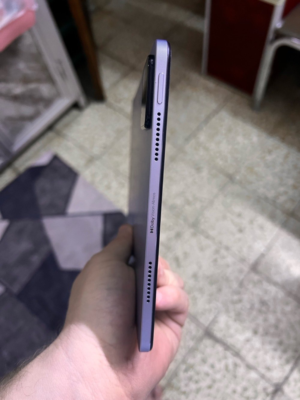 الجهاز نظيف جدا كلش نظيف شاشته بيه نقطة بيضة تبين بالابيض كلشي بي يخبل سعره 225 الف  وبي مجال قليل جدا
الشاشة: شاشة كبيرة بحجم 11 بوصة ودقة عرض 1800x2880 بكسل.
المعالج: معالج قوي من نوع Snapdragon 870 لتجربة سلسة في تعدد المهام والألعاب.
الذاكرة: 8 جيجابايت ذاكرة وصول عشوائي (RAM) و 256 جيجابايت مساحة تخزين.
البطارية: بطارية ضخمة بسعة 8840 مللي أمبير في الساعة.
الشحن: دعم الشحن السريع بقوة 33 واط.
الكاميرات: كاميرا خلفية بدقة 13 ميجابكسل وكاميرا أمامية (سيلفي) بدقة 8 ميجابكسل.
التصميم: تصميم أنيق من المعدن أحادي الجسم وبسماكة 6.51 ملم.
الصوت: مكبرات صوت رباعية مع دعم تقنية Dolby Atmos لتجربة صوتية غامرة. 
رقمي  مكاني بغداد حي الجامعة ***********