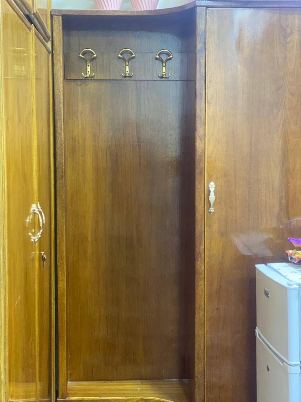 غرفة اخشاب حطاطه مستعمله نظيفه جدا 5ابواب قاطين السعر مليونين. ***********
