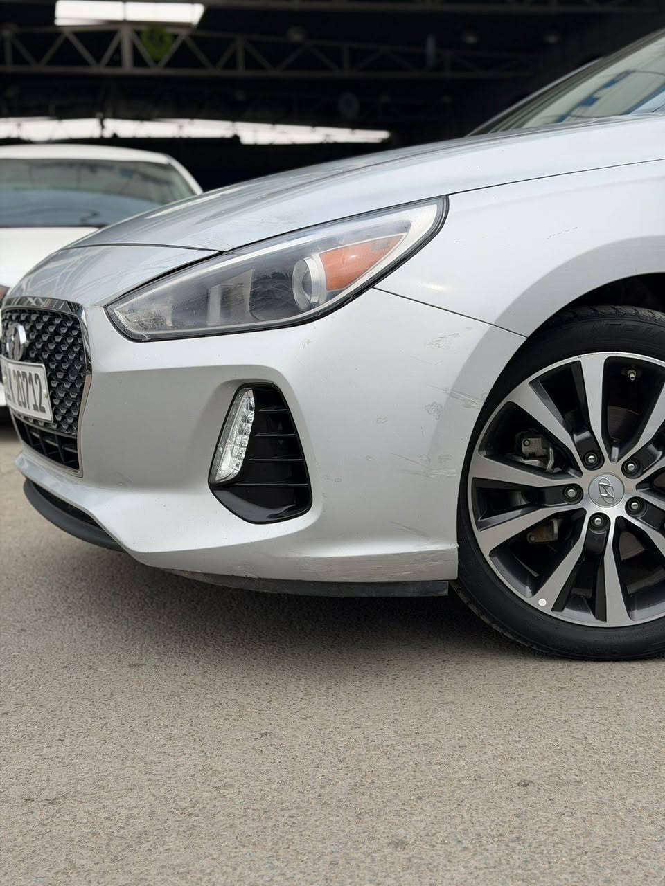 السلام عليكم
النترا 2018 - GT 
وارد امريكي 
حادث موضوع بلسونار بابتين وجاملغ خلفي 
ماشيه 81الف مايل 
سنويه جديده 
ورقم جديد 
بأسمي 
لد امامي 
ويل كب 17 
كامرة وشاشة اصليه ابل كار بلي واندرويد اوتو 

فول تحكم ستيرن 
للبيع فقط 
مكان السيارة الغزالية 
السعر 100 ورقة وبيها مجال 
للتواصل 
***********
