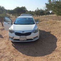 مكلف بي نشرا  سيارا كيا سيراتو موديل 2014 كير محرك شرط بيها اربع 4  قط...