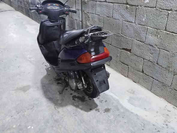 فراشه نضيفه هندر وسلف الدراجة خير من الله كهربايات كامله متوازي على بيعه السعر 350 وبيه مجال للشراي مكان صويره رقمي مراسله واتساب او خط
***********
