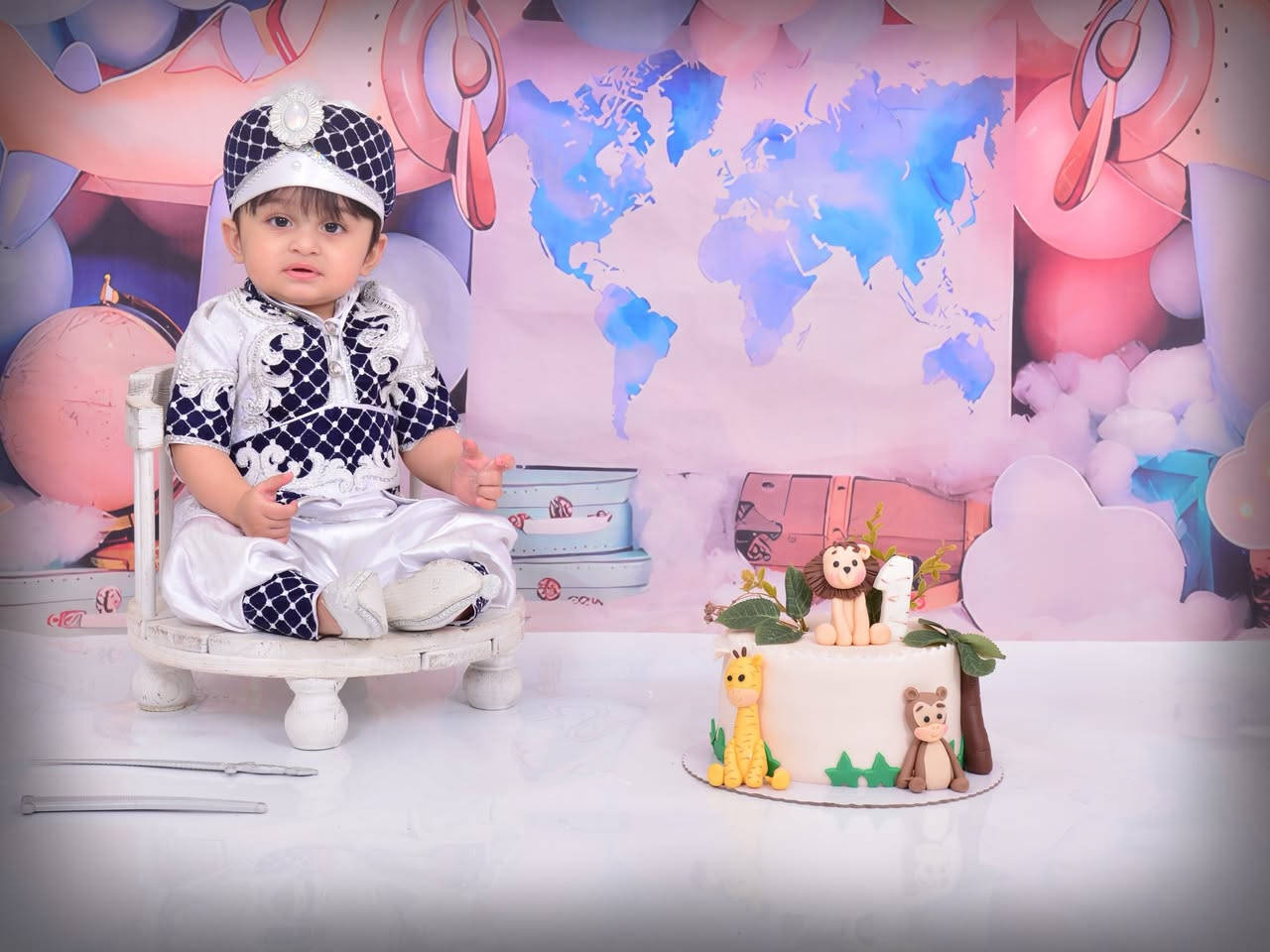 🐑✨ جلسات عيد الأضحى المبارك في ستوديو مريم ✨🐑
فرحتكم بالعيد أحلى ويانه 📸
جلسات تصوير أطفال وعوائل بأجمل ديكورات العيد ولمسات مميزة 🎉🤍

🎈 لوكيشنات خاصة بالعيد
📸 تصوير احترافي بأحدث المعدات
👨‍👩‍👧‍👦 جلسات أطفال • عوائل • فردي
🎁 صور تذكارية تبقى أجمل ذكرى للعيد

📍 ستوديو مريم – بغداد حي الحسين
📞 للحجز والاستفسار: ***********
مع المصور صهيب المشهداني ✨
