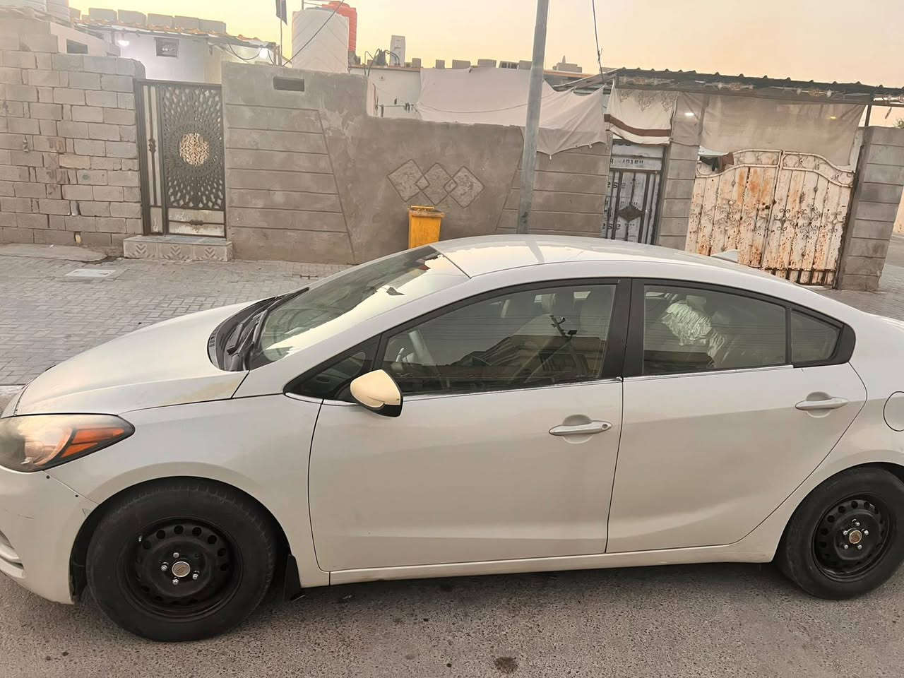 السلام عليكم
سياره فورتي وارد امريكي موديل 2015 سنويه لل28 بس ولد يمي بلبصره شرط التحويل سياره جاهزه كير مكينه حداديه تخم تاير السياره ضربته جاملغ وبنيد الجاملغ مبدل ولبنيد معمر حجم المكينة 1800 السعر 100 رقم الهاتف ***********
