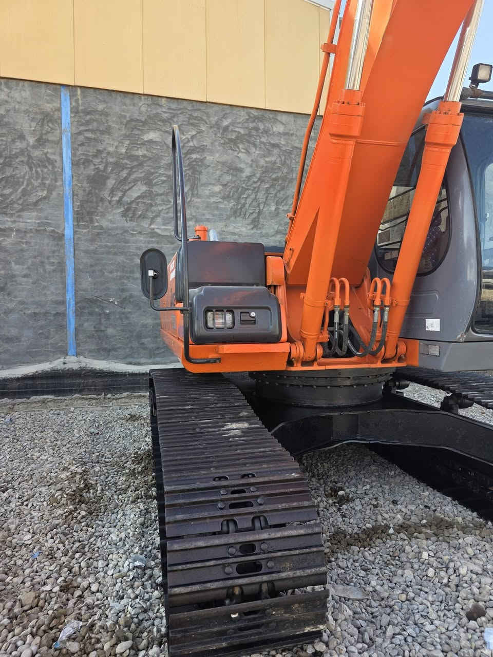 ياالله .السلام عليكم   للبيع حفاره هيتاشي. ZAXIS-200
#موديل 2001
 اصل مسجل بموديلهه رقم وسنويه بصره انكليزي سنويه ل2028
محرك ازوزه بمً ونوزل  مظخه كنترول حداديه  كهربائيات فول شرط تبريد ثلج مكينه جديده.المكان بابل_ الشوملي  للاستفسار الاتصال عل الرقم***********📞
📞***********

