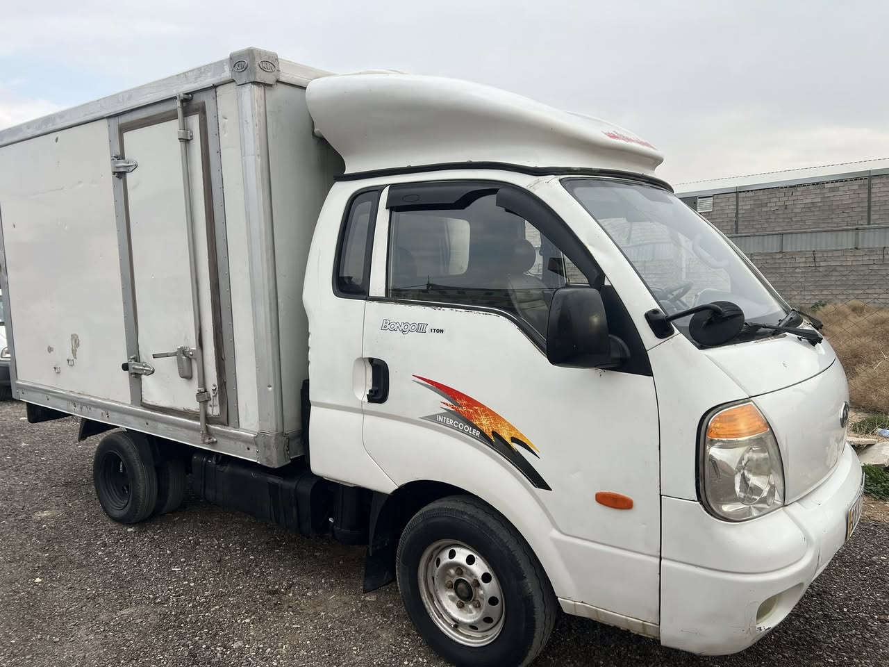 السلام عليكم شباب كيه براد للبيع موديل 2007براد تجميد  مكينه 3000 مكيه محور بم ونوزل  صدر تاير كير خير من الله المكينه بيها تبخير بسمي تحويل مباشر العنوان بغداد اتصل *********** السعر 105وبيها مجال
