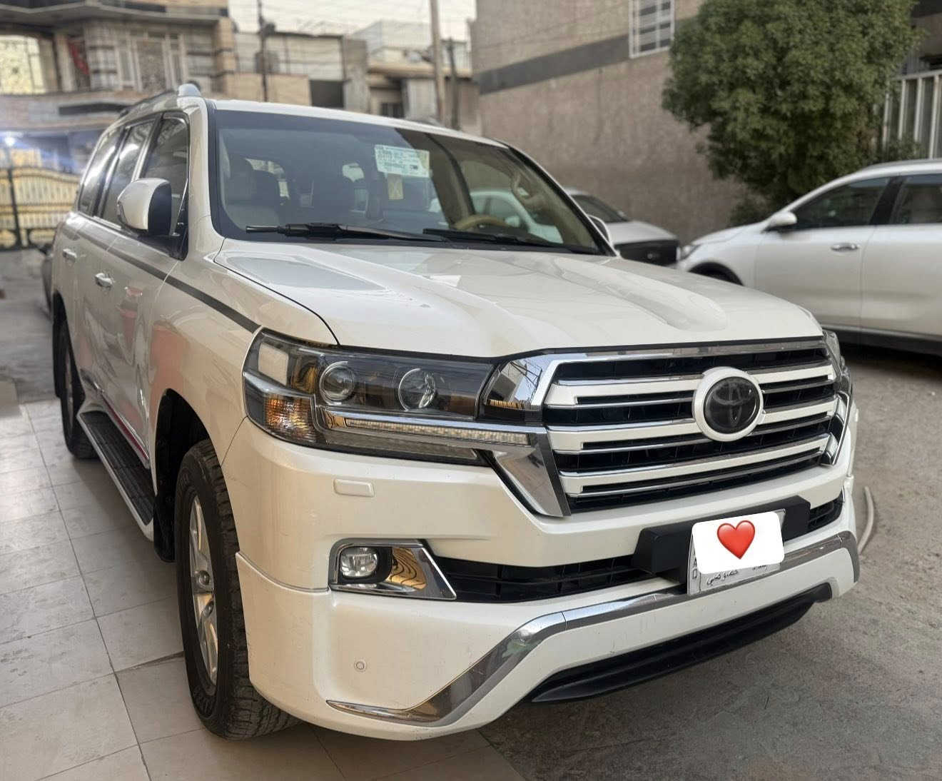 السلام عليكم للبيع لاندكروز ٢٠١٨ وايت اديشن 
رقم بغداد باسمي تحويل ثاني يوم
فول مواصفات معروفه الوايت اديشن ١/١

السياره نضيفه استعمال شخصي ماشيه ٦٣ الف 

السعر ٥١٠ وبيها مجال 
العنوان بغداد الشعب 

الهاتف ***********
