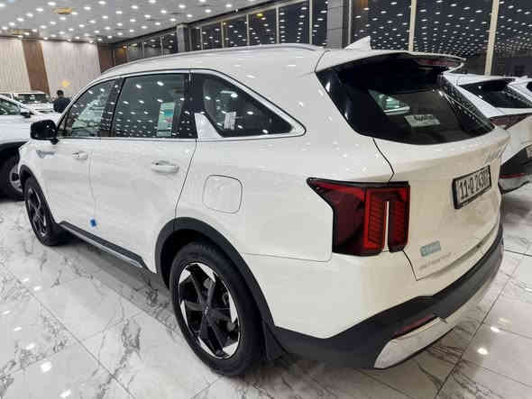 السلام عليكم ورحمة الله للبيع كيا سورنتو رقم بغداد موديل 2024 ماشيه 20 الف استلام صفر كفاله عامه مغلفه PPF مغلفه كشناتها محرك 6 سلندر 7 راكب 3 قطع تبريد كشنات كهرباء جنطه كهرباء اريل ابيض شاحن لاسلكي شفتات ستيرن كير ماوس سايد بريك بصمه سعرها 317 وبيها مجال قليل مكانها بالرمادي الشراي يتصل ***********
