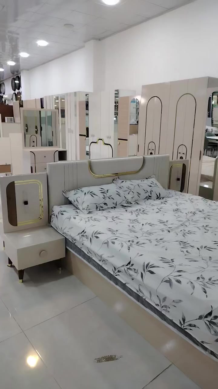 استكشف تشكيلتنا الواسعة من غرف النوم العصرية والكلاسيكية المصممة لتناسب كل الأذواق والمساحات.

💤 نوم هانئ: فرش وأسرّة عالية الجودة تمنحك استرخاءً مثاليًا بعد يوم طويل.
🛋️ تصاميم فاخرة: تجمع بين الأناقة والعملية لتضيف لمسة جمالية لمنزلك.
🎨 ألوان ومواد مختارة بعناية: لتكمل ديكورك وتبرز ذوقك الرفيع.

🚚 توصيل سريع وتركيب محترف – استمتع بغرفتك الجديدة بدون أي عناء!

📞 احجز غرفتك اليوم وتمتع بعرض خاص لفترة محدودة


**إذا كنت صاحب هذا الإعلان وتريد حذفه لأي سبب، رجاءا أرسل رسالة إلى الدعم الفني**