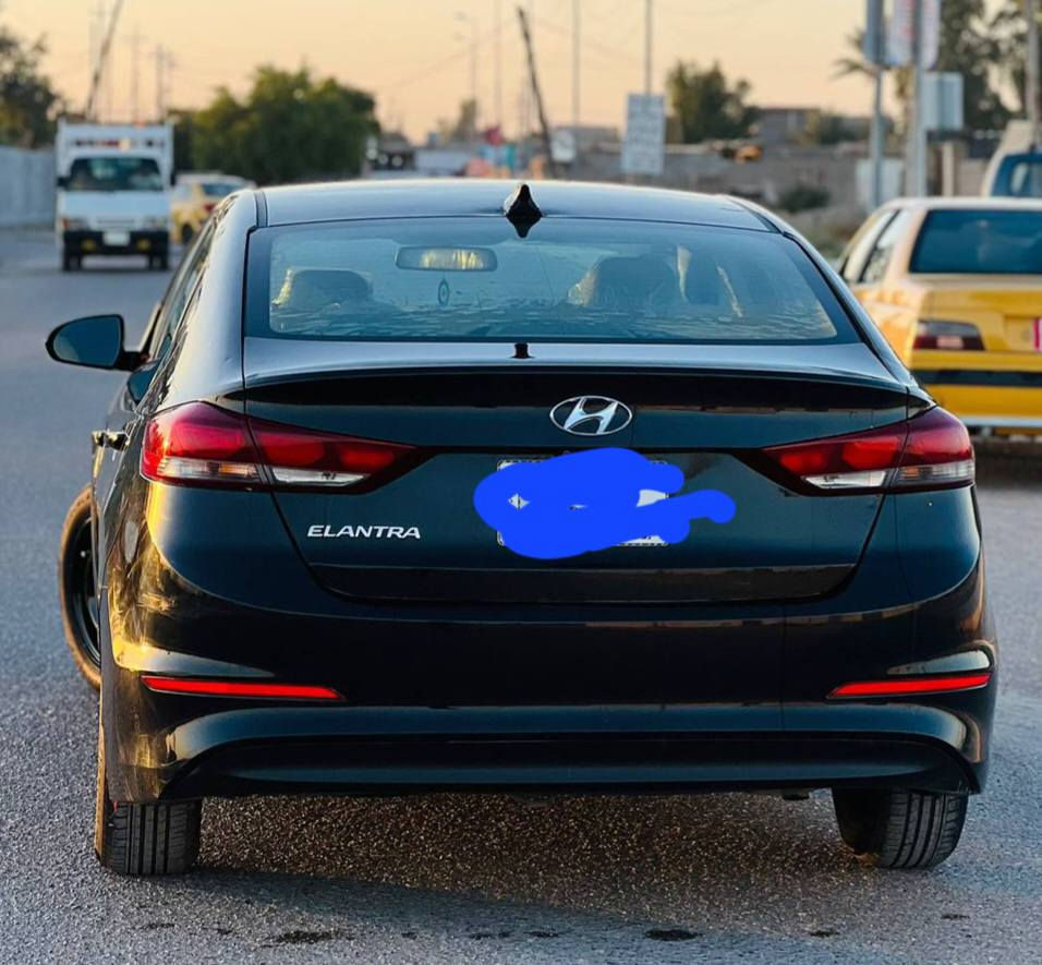 انتر17امريكي بيها قطعتين صبغ بدون دواخل فول ماعدا الفتحه مكينه حاويه رقم بغداد انكليزي بسمي عارضها ب115وبيها مجال للستفسار ***********
