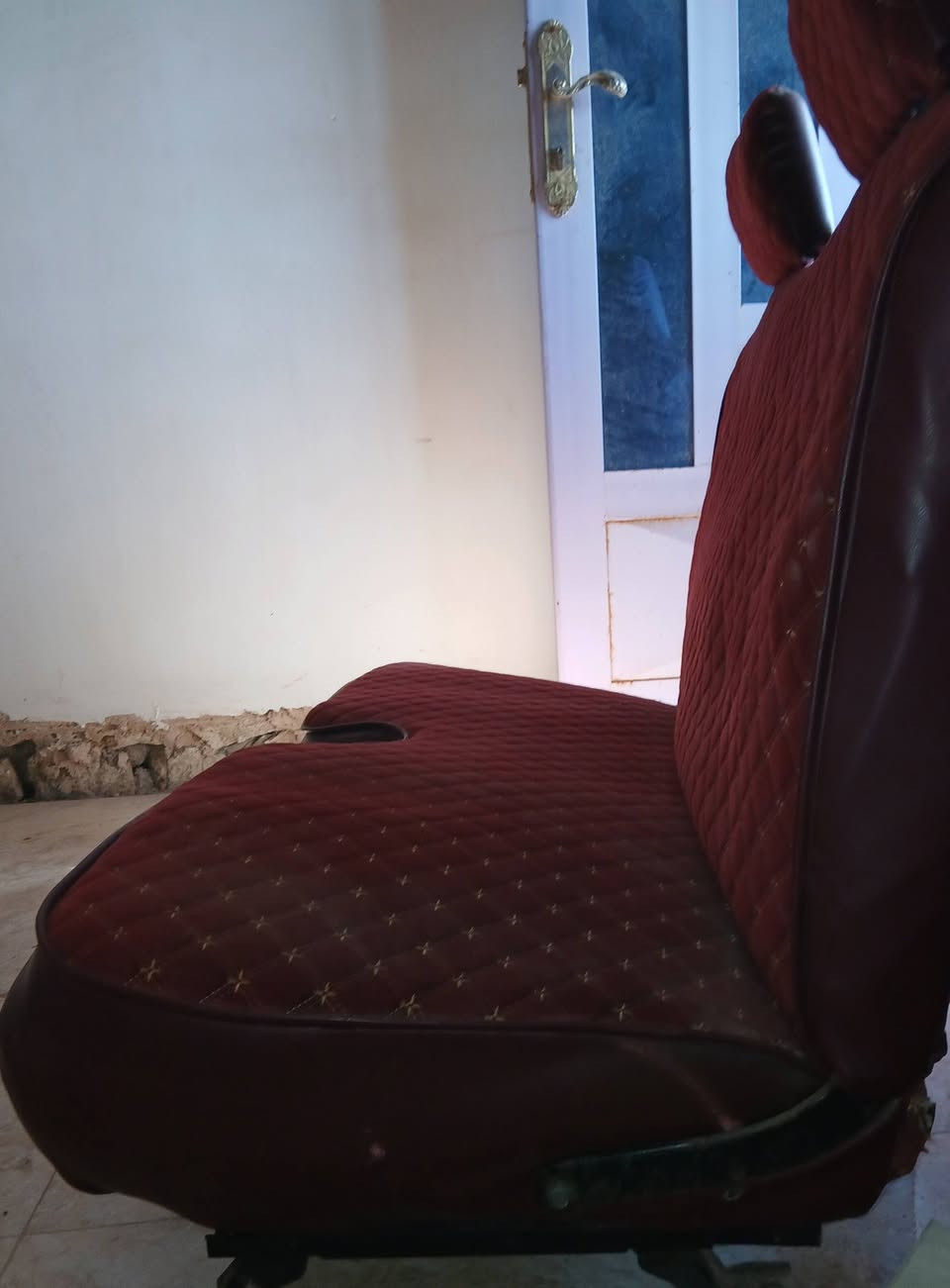 كشن خلفي بيك اب قديم موديل ٩٠ نظيف مدوشم جديد السعر ١٢٥ الف
للشراي الأتصال ***********
