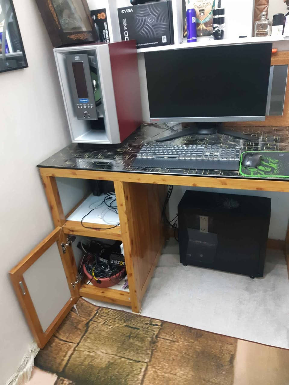 مێزی کۆمپیوتەر ئەلەمنیۆم زۆر تۆکمە قیاسی 120بە70سەقفی شوشەی سکۆریت بەرزی 87قاچو تایەشە 85هەزار سلێمانی مەلاداود گەیاندن هەیە بۆ ناو سلێمانی *********** السليمانية, العراق
