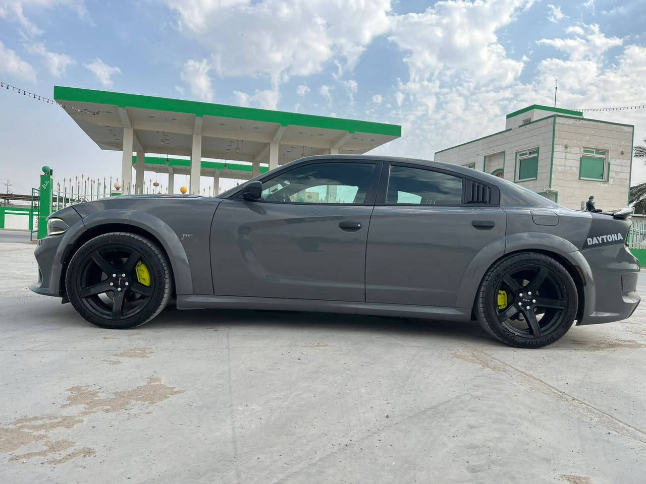 السلام عليكم
بيع ومراوس حسب القناعه.

جارجر اصل ١٩  اصل ١٩ 

حادثه جاملغ وبنيد بامريكاا وتغيير لون بامريكا مو بلعراق

سياره جاهزه مجهزه من كلشي مانقصها برغي

_سياره رقم بغداد بسمي تحويل ثاني يوم 

_مكينه  هيمي  ٥٧٠٠ جديد كارتون مع كير جديد مكفولات

_حداده جديده ااكسن جديد

_تبريد ثلج ثلج تدفئه مكفولات

_تخم تاير جديد

_ شاشه جبيره كار بلي (عربيه)

_كشنات جلد تدفئه تبريد تفصال بغداد

_شفتات ستيرن

_منضومه زنون جديده (نهار)200 دولار 

 _ كزوز رياضي ريمونت ٥ ورقات (طرب) 

_هواي بيه مواصفات وتحديث حلو  بس الي يعرف قيمتهه يخابر 

 بدون ميكسر بسعرها اخوان الي ماتعجبه ليخابر وساعه يحجي وفلوسه ماكامله  اترجاكم.  

السعر ١٦٨ وبيه مجال للشراي ***********

مكان سياره بصره
