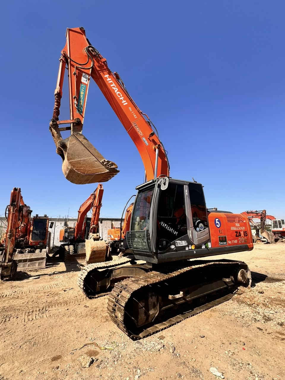 حفاره للبيع Z3حجم 200دخول جديد منفيس حفاره مكفوله كفاله عامه مكينه من مضخه من كنترول تبريد شغال ساعات العمل 5600ساعه مكان بغداد 
***********
