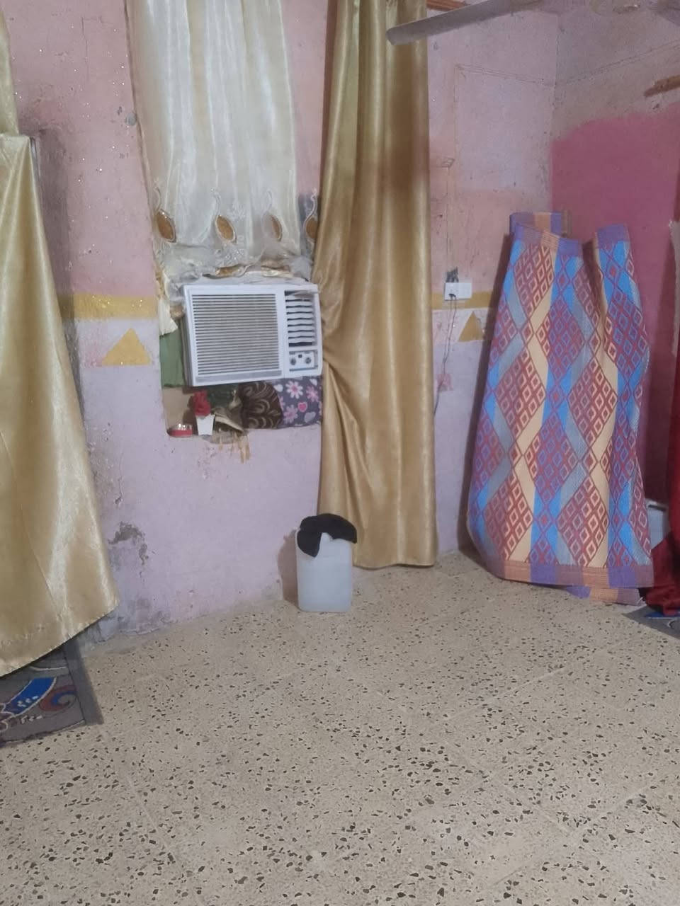 سلام عليكم بيت 50 متر بلفرع مال زنود الست الحمداني سند 25 قريب عله شارع العام يرهم يجار وبيع
يجار 150قفل
بيع 27 وبي مجال 

رقم الهاتف ***********
