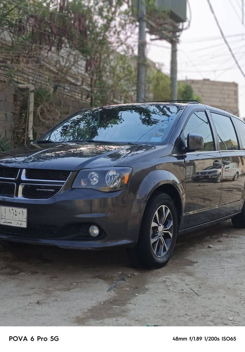 السلام عليكم دوج كرفان للبيع
🟡 المديل 2019
🟠بيبان كهرباء 
🟢صندوق كهرباء 
🔵تشغيل عن بعد
🟢تخم تاير جديد 
🟡حديدايه جديده
🟠كشنات تدفئه تبريد 
🟢مكينه 3600 
🔵سياره فول موصفات 
🟠سياره جاهزه من كلشي 
🟡لايتات زنون 
🔵الرقم ذي قار بسمي تحويل ثاني يوم 
🟠وبعد بيه مواصفات 
🟢والشراي بخدمته 
🟡الرقم ***********
🔵السعر الاتصال عل الرقم الاتي 
🟡السياره مكانه ذي قار
🟠السعر 175 وبيه مجال شي بسيط
