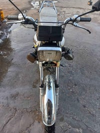 دراجة للبيع مكفوله كفاعامه ٤ كير مكينه خير من الله سعر٤٠٠ وبيه مجال  ل...