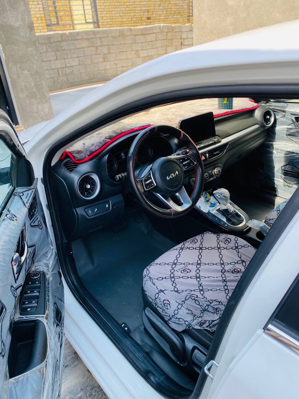 🚗 كيا فورتي 2023 للبيع 🚗
المواصفات العامة:
المحرك: 2000 دوش (DOHC).

المسافة المقطوعة (الماشية): 112 ألف كيلومتر.

الحادث كما هو موضح في الصور المرفقة.
التعديل: راجع على البارد بدون تبديل (شغل نظيف).

✨ المواصفات والأنظمة الذكية ⬇️
🔹نظام تحكم ذاتي وتحديد مسار.
🔹رادار وقوف ذكي.
🔹حساسات أمامية وخلفية.
🔹3 وضعيات قيادة مختلفة (Drive Modes).

🔸إشارات ضوئية بالمرايا الجانبية.
🔸تدفئة بالمقاعد (الكشنات).
🔸نظام تكييف متكامل (قطعتين تبريد).
🔸شاشة عرض تدعم نظام كابتن كاربلاي (Apple CarPlay).

📞 للتواصل والاستفسار:
⚠️ ملاحظة: متواجد فقط عبر الهاتف والواتساب (غير متواجد على الفيسبوك).
رقم الهاتف: ***********
أو للتواصل مباشرة عبر الواتساب:
https://wa.me/qr/DAHUBU7OE2NZE1

وبيها مجال بسيط في السعر 