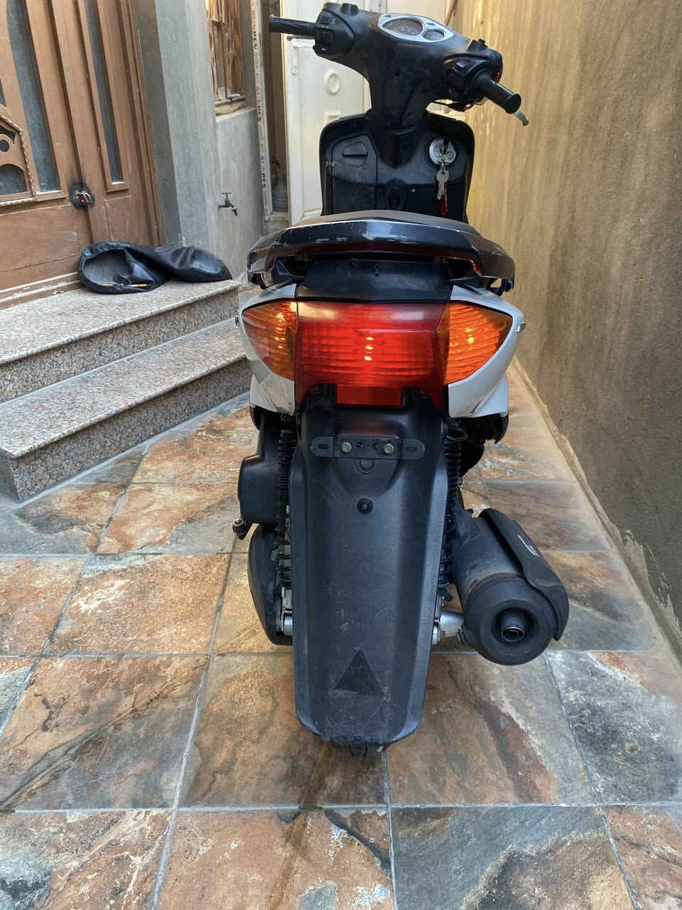 السلام عليكم سكنس نثيه ياباني دراجه كفاله عامه مابيه اي نقص ماكامله مكمله كهربائيات كامله دبلات بريكات قفل جنطه ستيرن كله كامل مكينه بلاديه مامفتوحه لانضوح ولاتبخير وشلعه معدل خير من الله مكاني دوره سعرها ٦٠٠بيها مجال ***********
