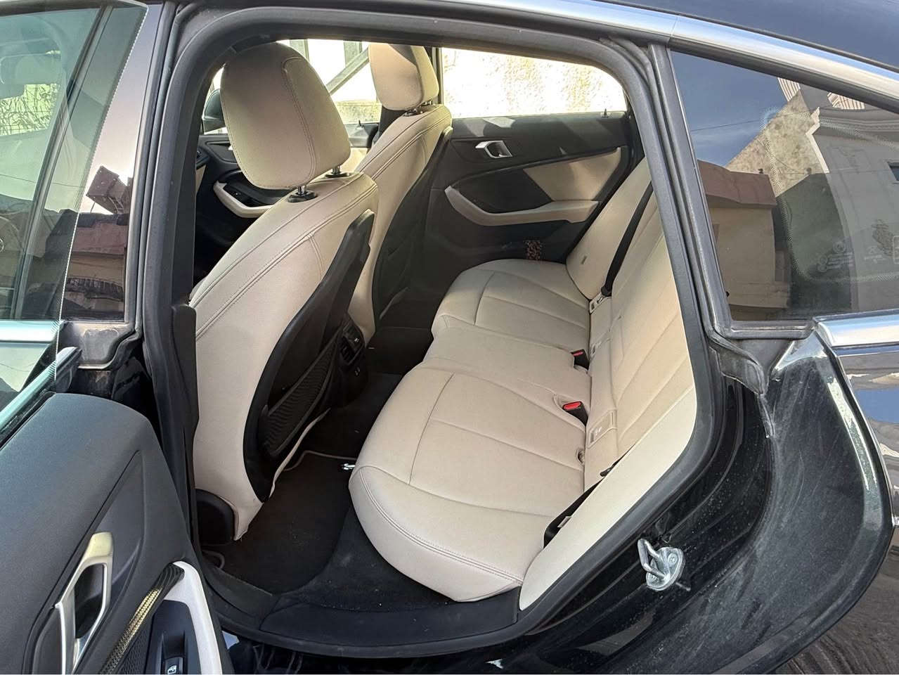 bmw 228i xdrive awd sport 2022 
qapat qapat mwasafat 

makina 20 turbo
be boyax
20 hazar mile roshtwa 
naw zard 
swkan hitar
kwshn sardw garm
kushn xazn 
radari peshw dwa 
camera 360 
radar 360
hasa har chwar la 
camera peshw dwa 
tabrid dw zon 
6 mod lexwrin
shashaw gech alktroni 
panorama
layt w backlait led 
layt alqaw 7araka 
awena radar w karabay w ashxawe 

wala hata mwasafat baskay tawaw nabe 
rasmi da3mw darw bardim danawa 

aribag taqiwaw danrawatawa yak 250 masrafy tya nya ger w makinaw darw bard ba shart 

sanawi hamwi ta 2030 tazaya 

nrxakashi 2 daftar w majaleki kam 
*********** 
shwen slemani السليمانية, العراق
