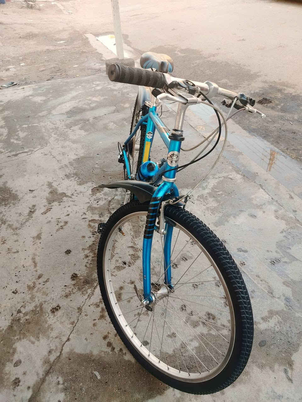 السلام عليكم ورحمة الله وبركاتة 
بايسكل GIANT
حجم 26
3كير امامي 
7كير خلفي 
اكيد وكير مكينه شيمانو (SHIMANO)


**إذا كنت صاحب هذا الإعلان وتريد حذفه لأي سبب، رجاءا أرسل رسالة إلى الدعم الفني**
