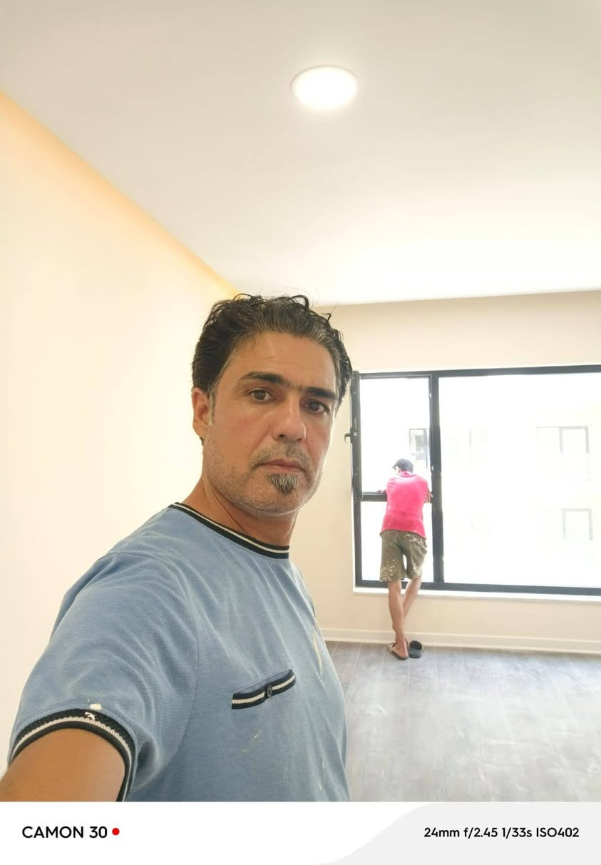 أشتغل صباغ بيوت تصليح بياض صبغ وجهات بنايات عاليه تغليف وراق جدران طلس ستان شغل مرتب ونضيف من @بغداد***********
