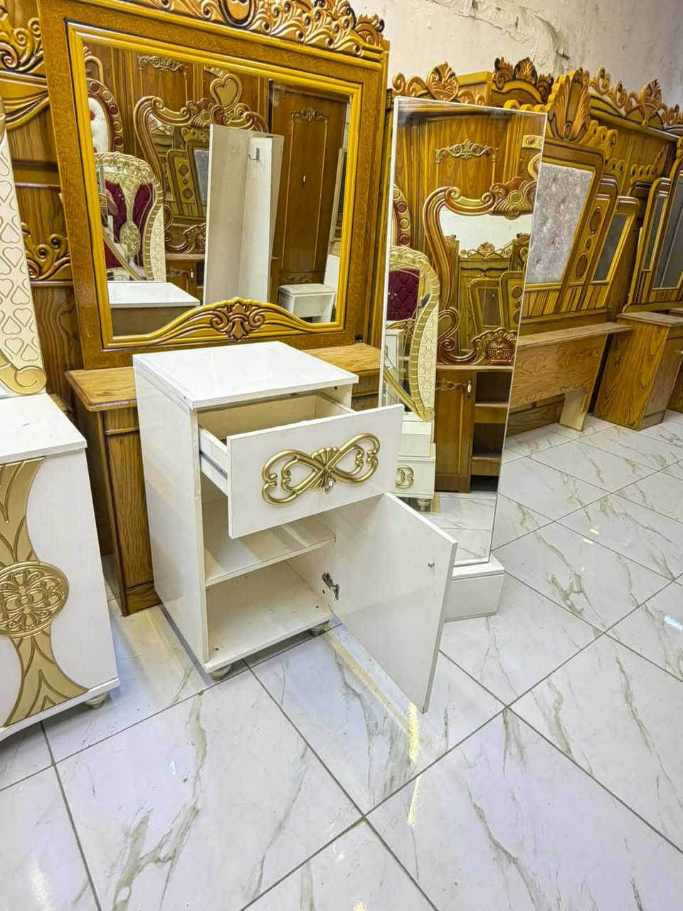 غرفه تركيه 9قطع ملكيه نهايتها "750قفل الاستفسار واتساب فقط ***********
