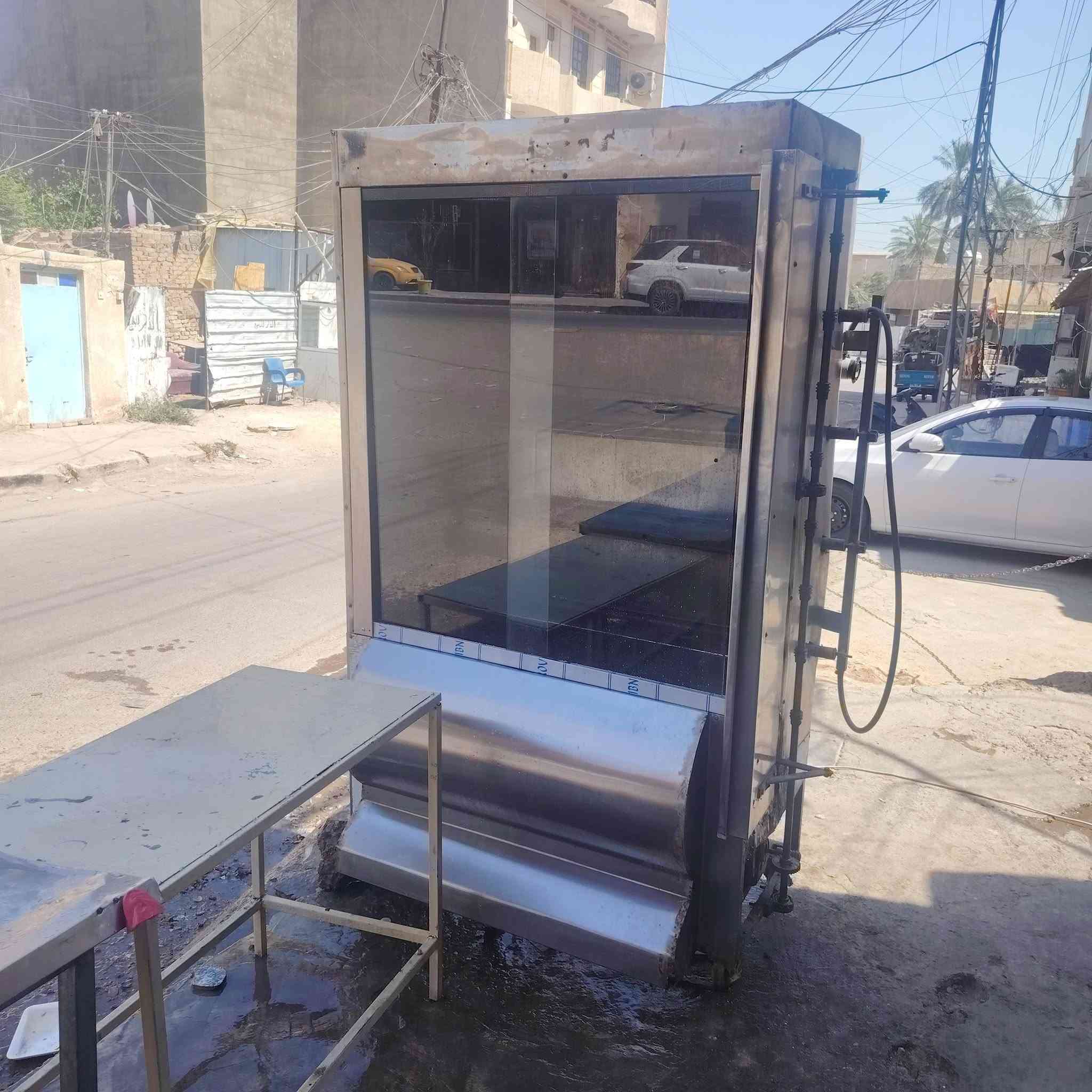 للبيع شوايه دجاج 8شياش نضيفه كوله كامله حته الماطور شغال السعر 450 وبيه مجال بسيط مكاني بل اعظميه نهايه شارع عمر ***********
